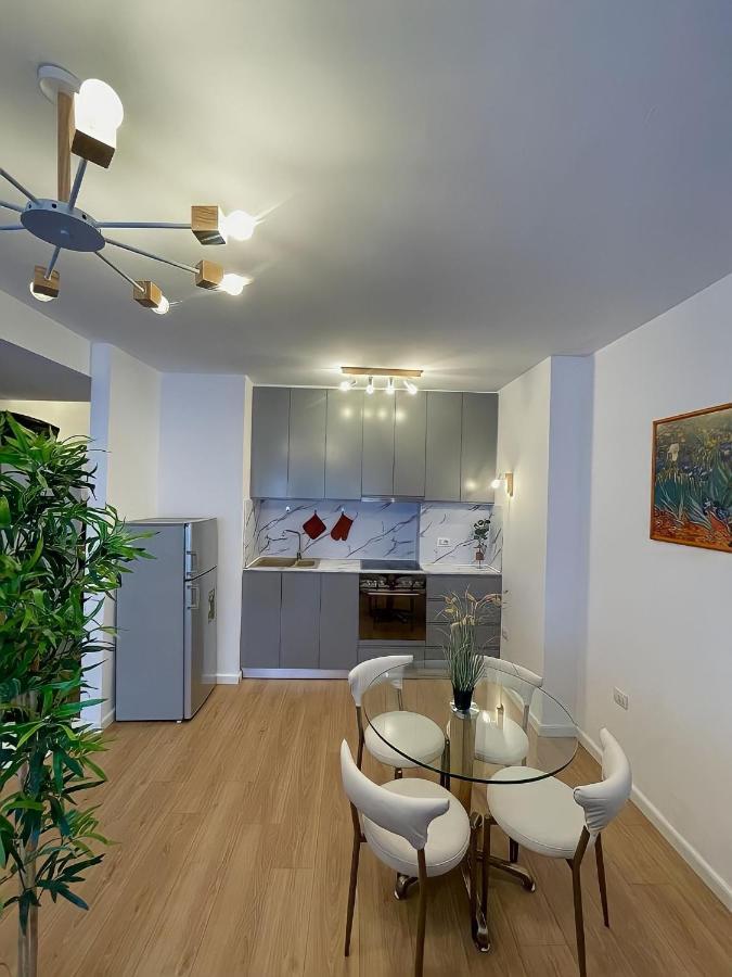 Studio Flat In The City Center Тирана Экстерьер фото