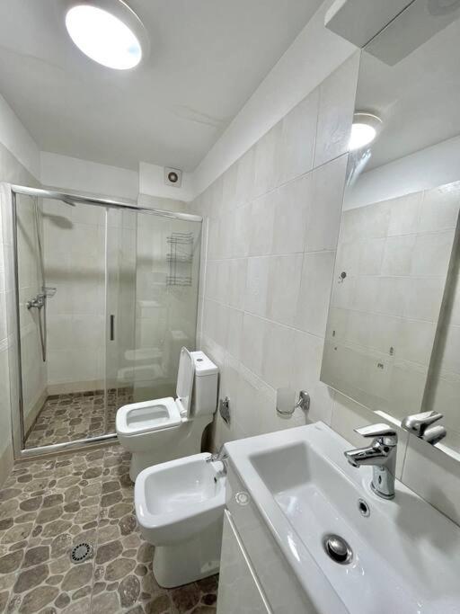 Studio Flat In The City Center Тирана Экстерьер фото