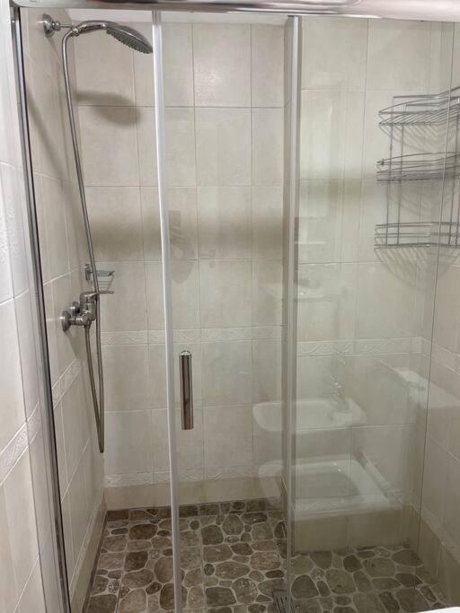 Studio Flat In The City Center Тирана Экстерьер фото